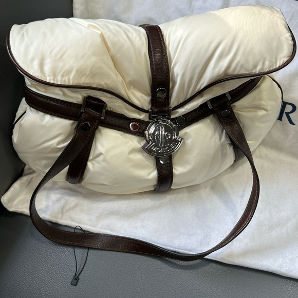 Monclear off-white puffer shoulder hand bag - Picture 4 of 9